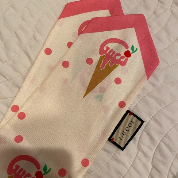 🍦🍒 Gucci “Creamy” silk - Picture 3 of 5